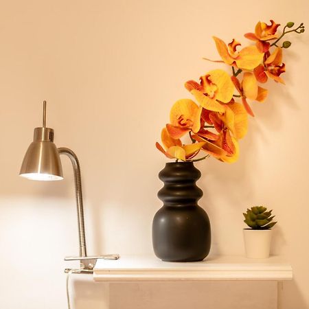 2Br Apartment At Piata Natiunilor Unite: Perfect For City Center Stays Bukarest Exteriör bild