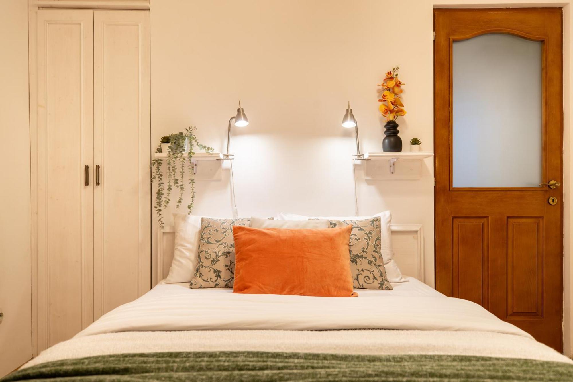 2Br Apartment At Piata Natiunilor Unite: Perfect For City Center Stays Bukarest Exteriör bild