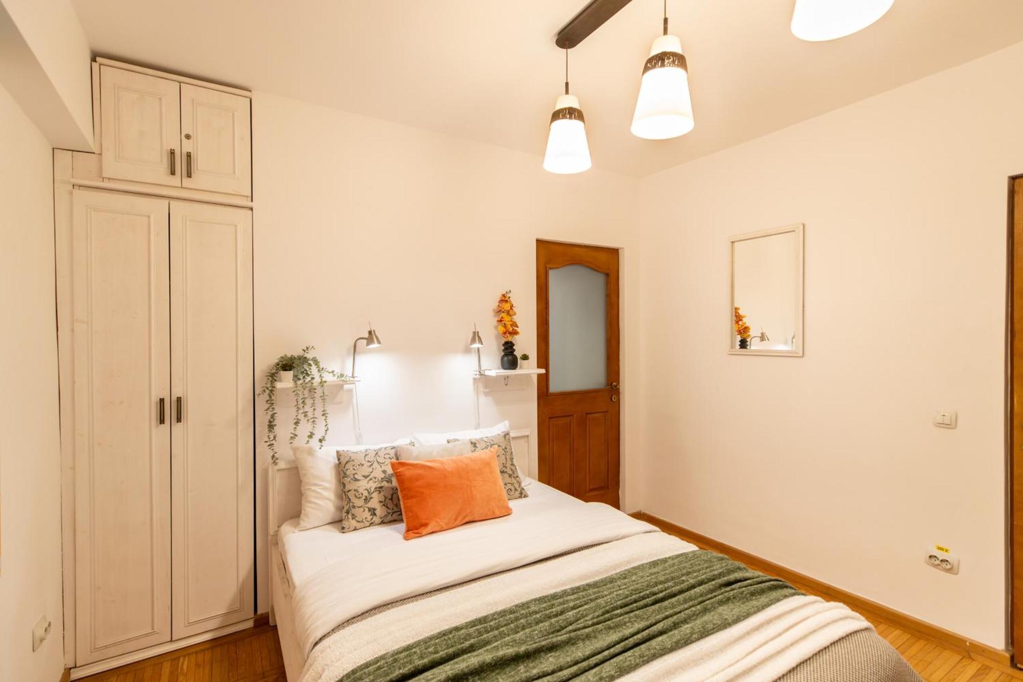 2Br Apartment At Piata Natiunilor Unite: Perfect For City Center Stays Bukarest Exteriör bild